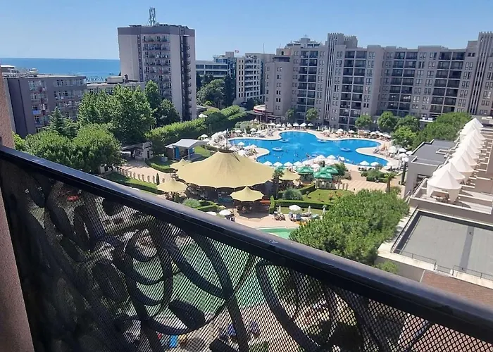 Апартамент Royal Sea B *